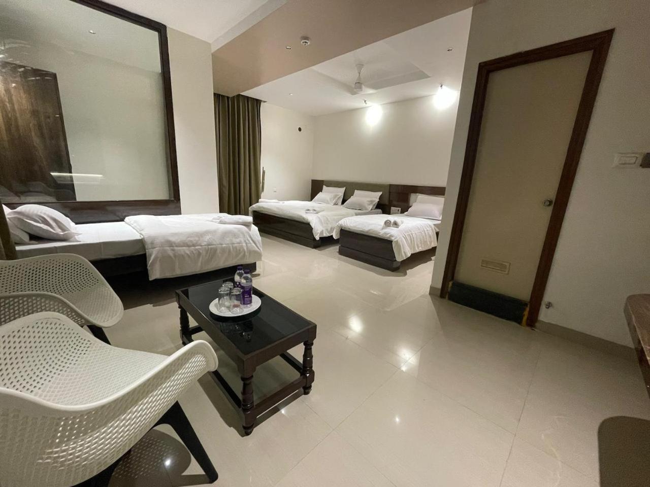 Model Grand Inn Bellary Buitenkant foto