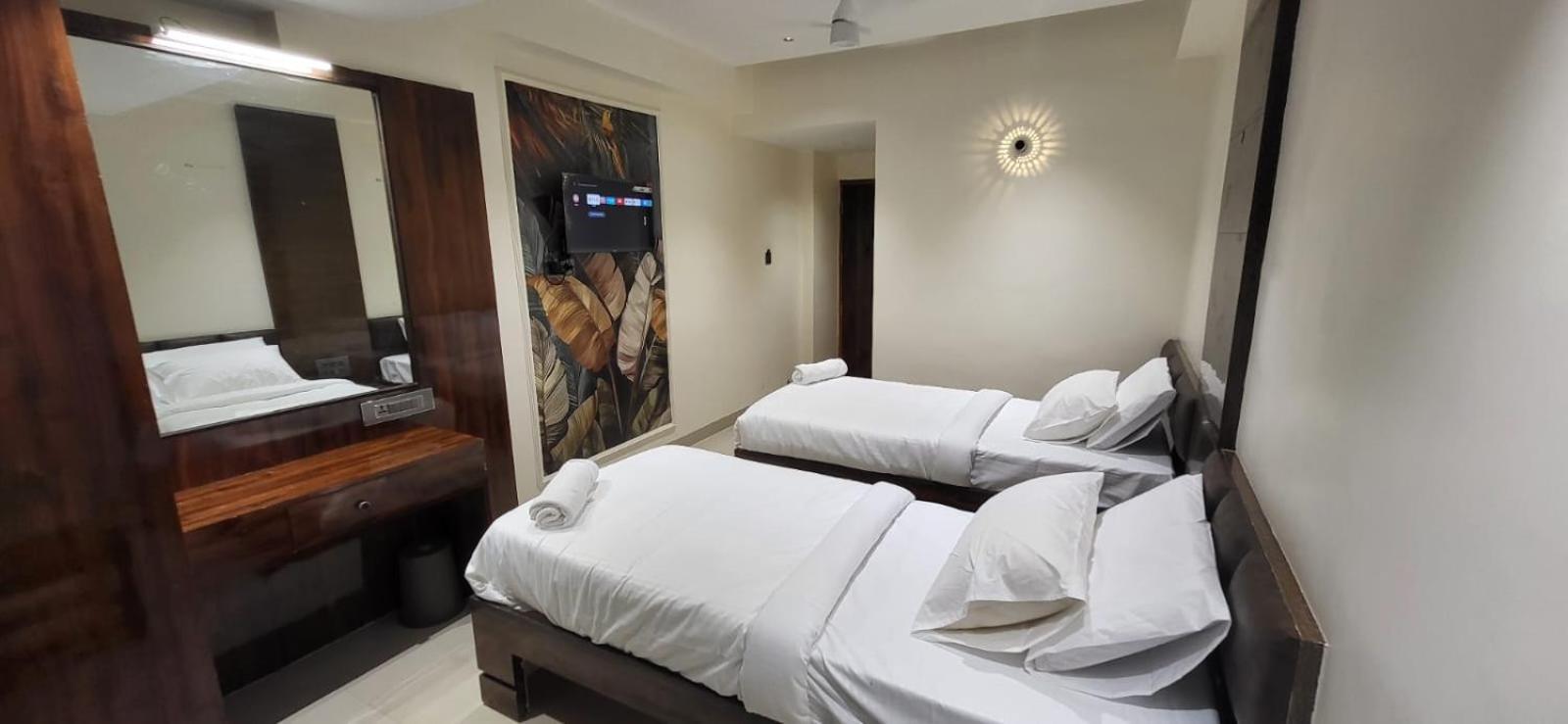 Model Grand Inn Bellary Buitenkant foto