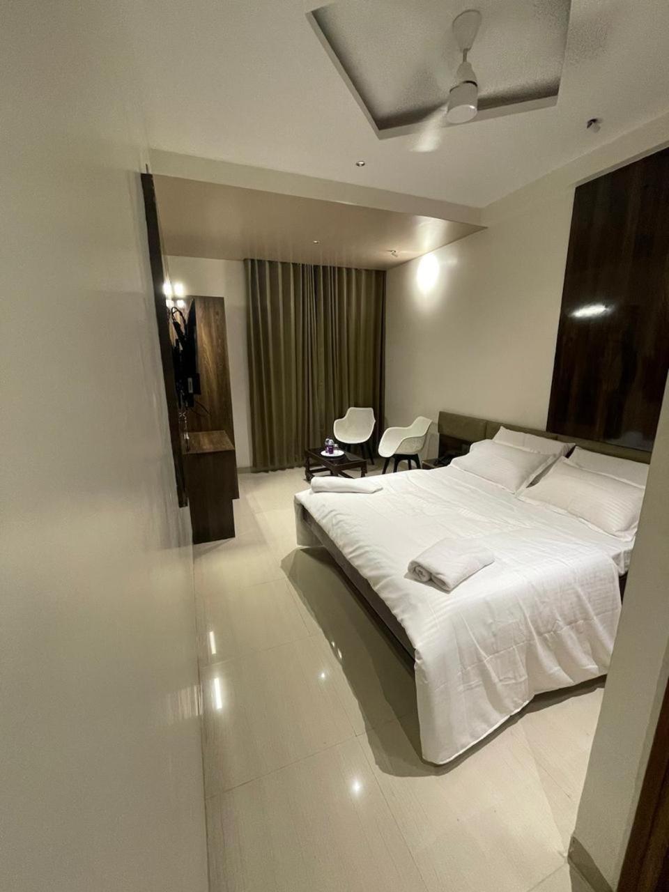 Model Grand Inn Bellary Buitenkant foto