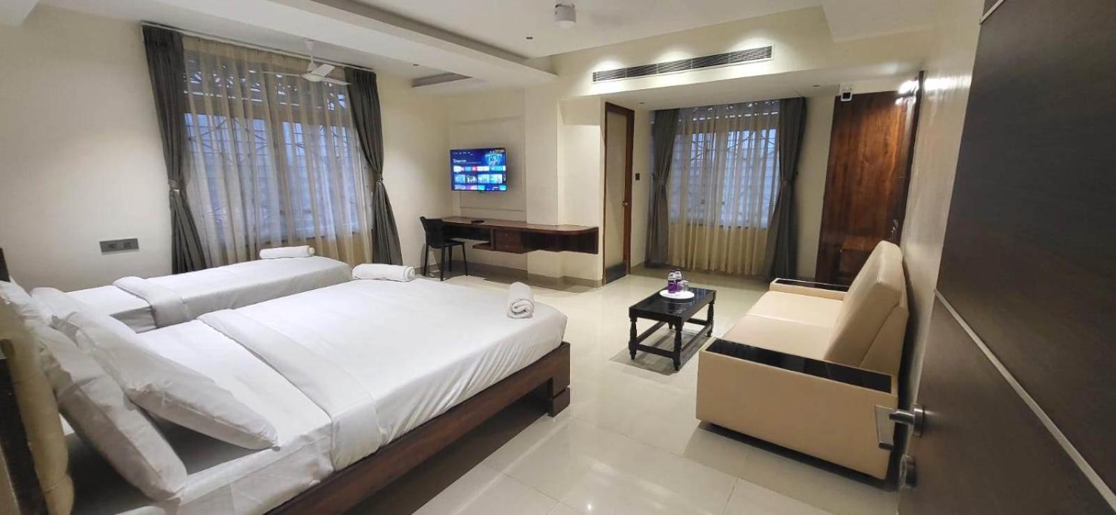 Model Grand Inn Bellary Buitenkant foto