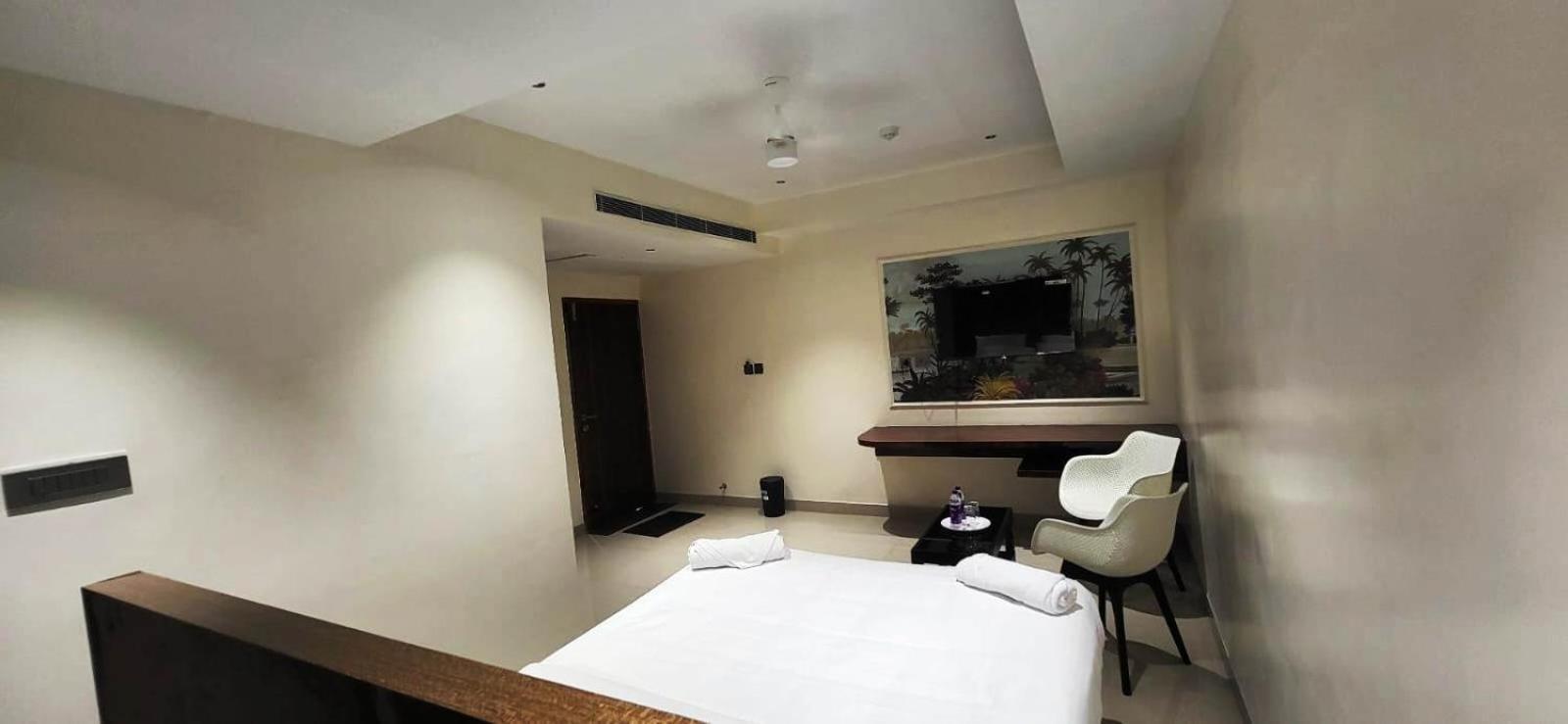 Model Grand Inn Bellary Buitenkant foto
